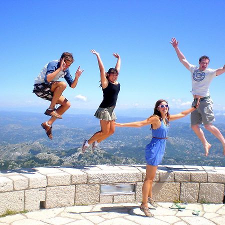 Montenegro Backpackers Home Budua Esterno foto