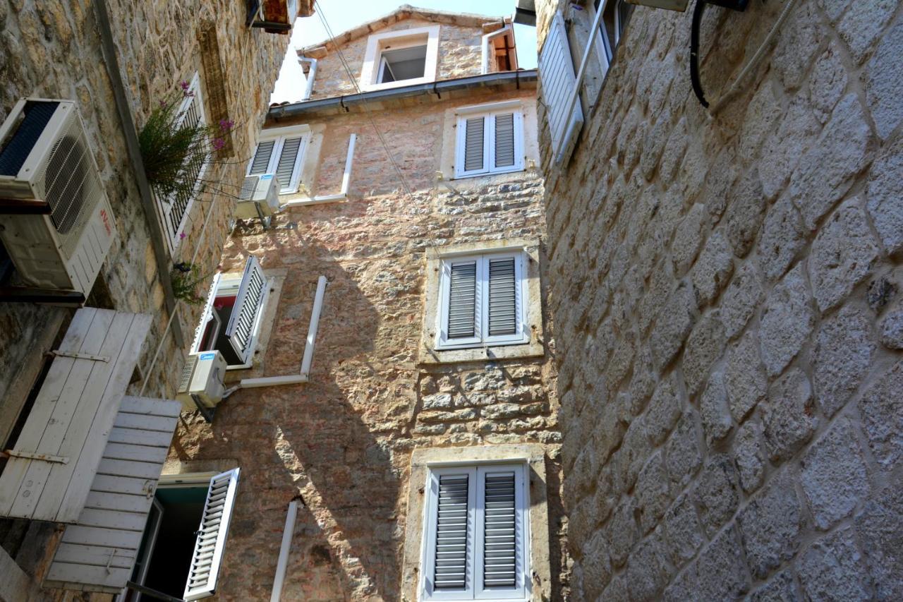 Montenegro Backpackers Home Budua Esterno foto
