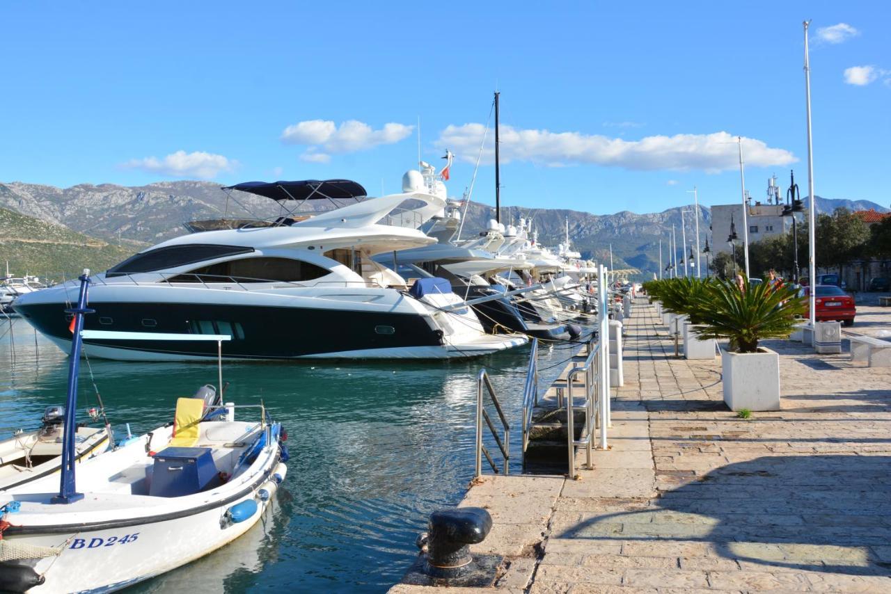Montenegro Backpackers Home Budua Esterno foto