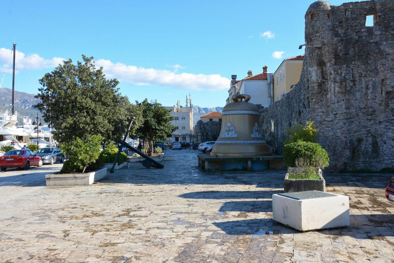 Montenegro Backpackers Home Budua Esterno foto
